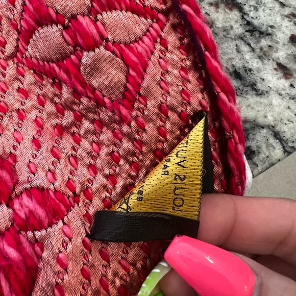 Louis Vuitton Logomania Scarf - Picture 11 of 12